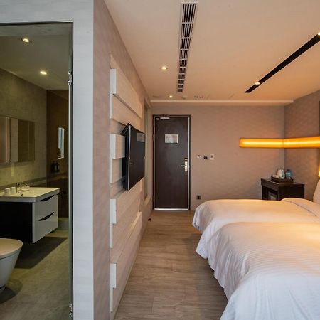 Fengjia Hotel Bell Тайджун Екстериор снимка