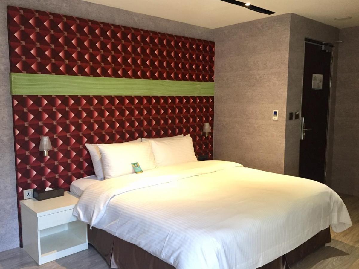Fengjia Hotel Bell Тайджун Екстериор снимка
