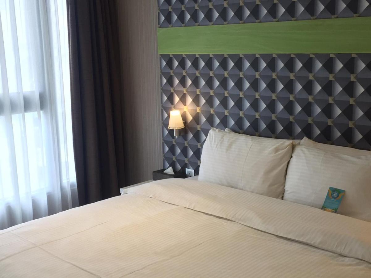 Fengjia Hotel Bell Тайджун Екстериор снимка