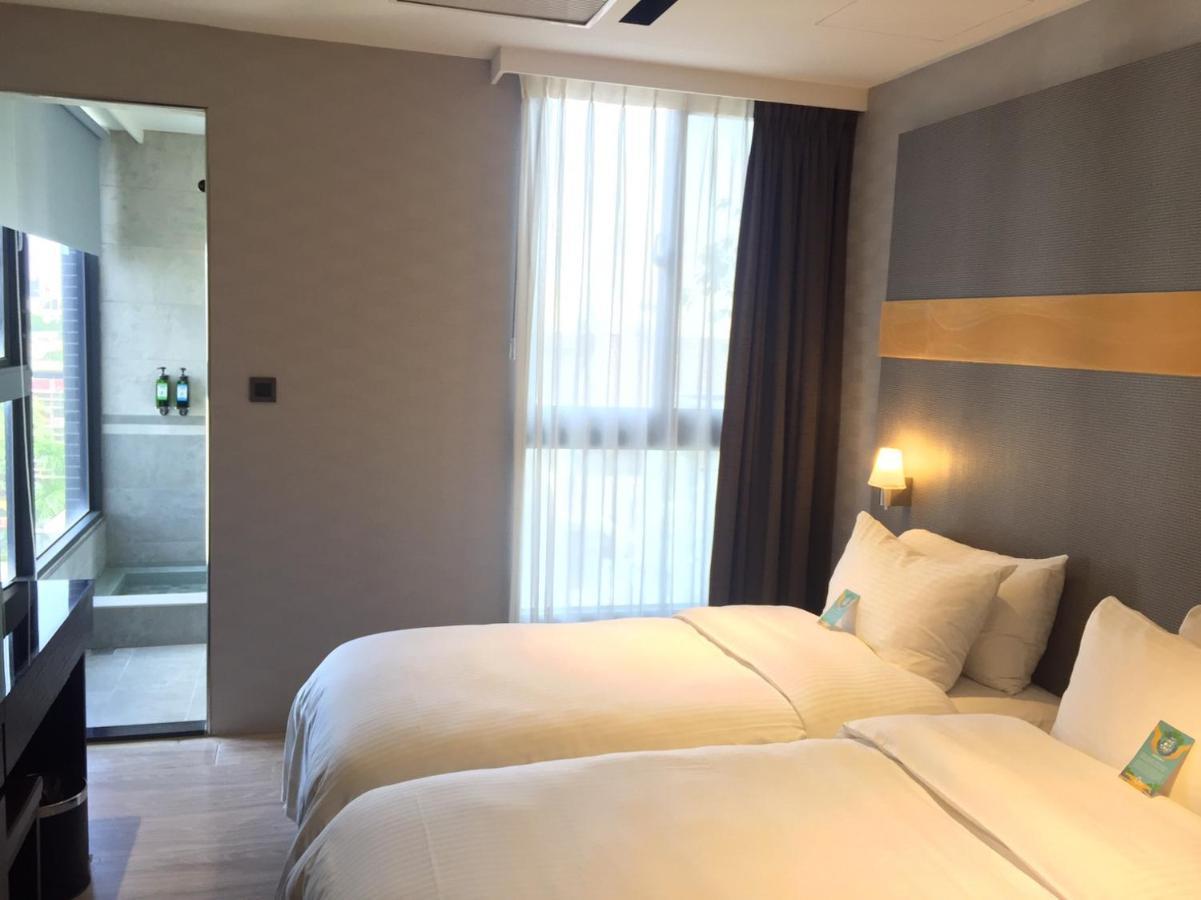 Fengjia Hotel Bell Тайджун Екстериор снимка