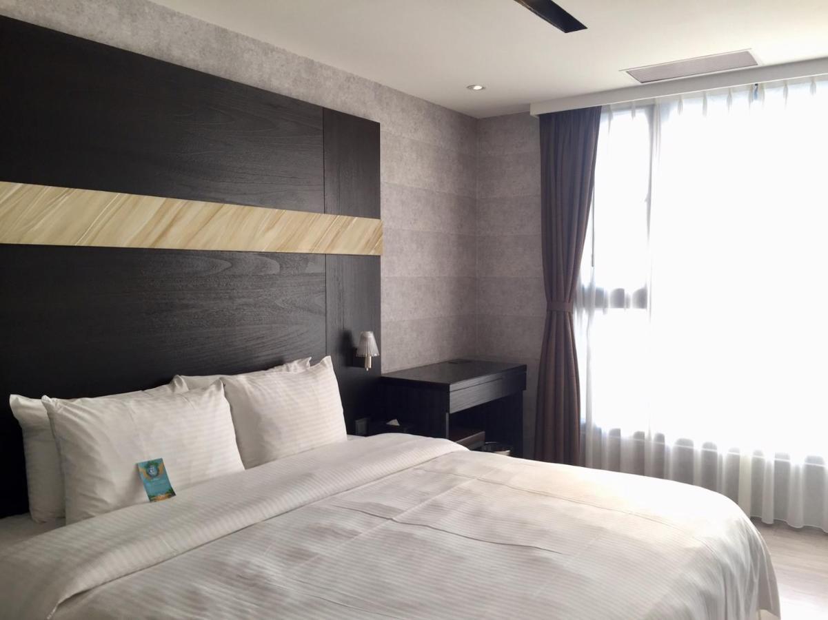 Fengjia Hotel Bell Тайджун Екстериор снимка