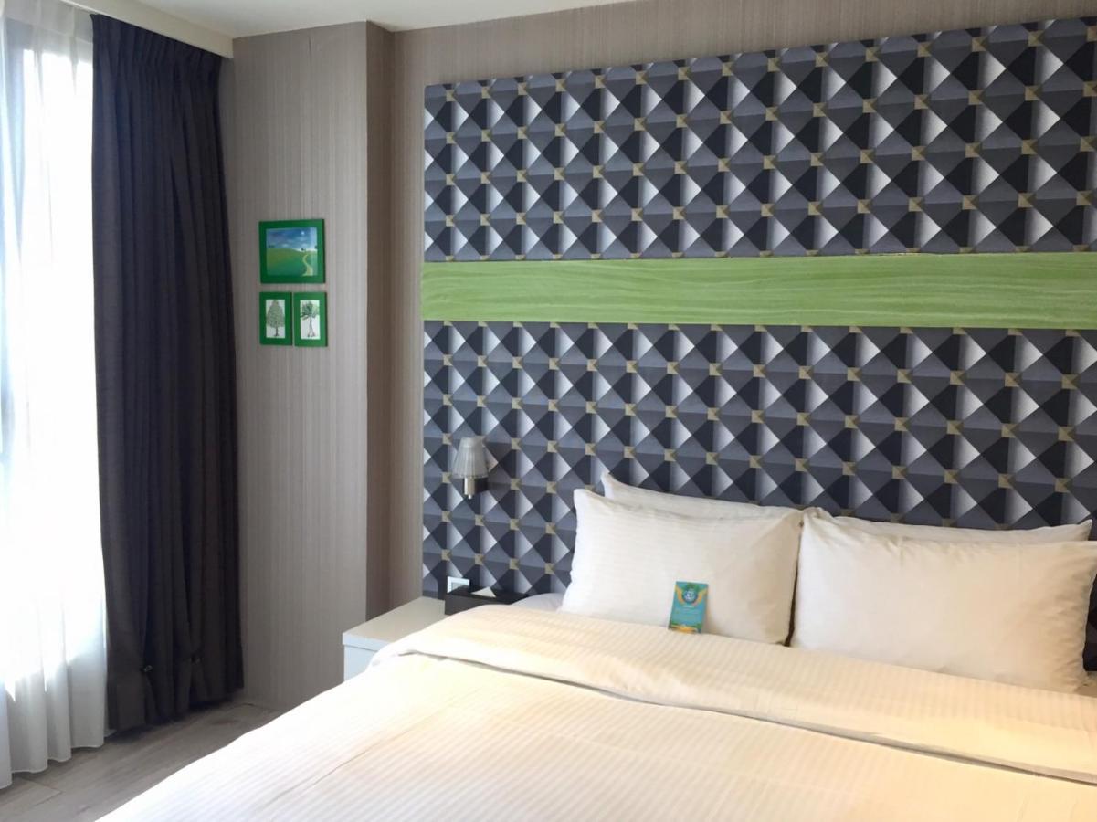 Fengjia Hotel Bell Тайджун Екстериор снимка