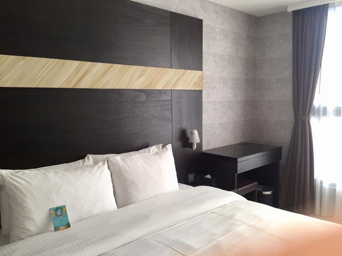Fengjia Hotel Bell Тайджун Екстериор снимка