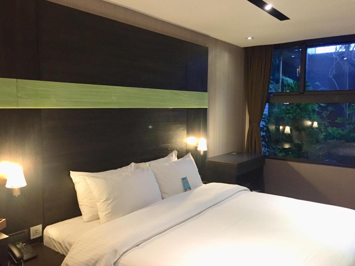 Fengjia Hotel Bell Тайджун Екстериор снимка