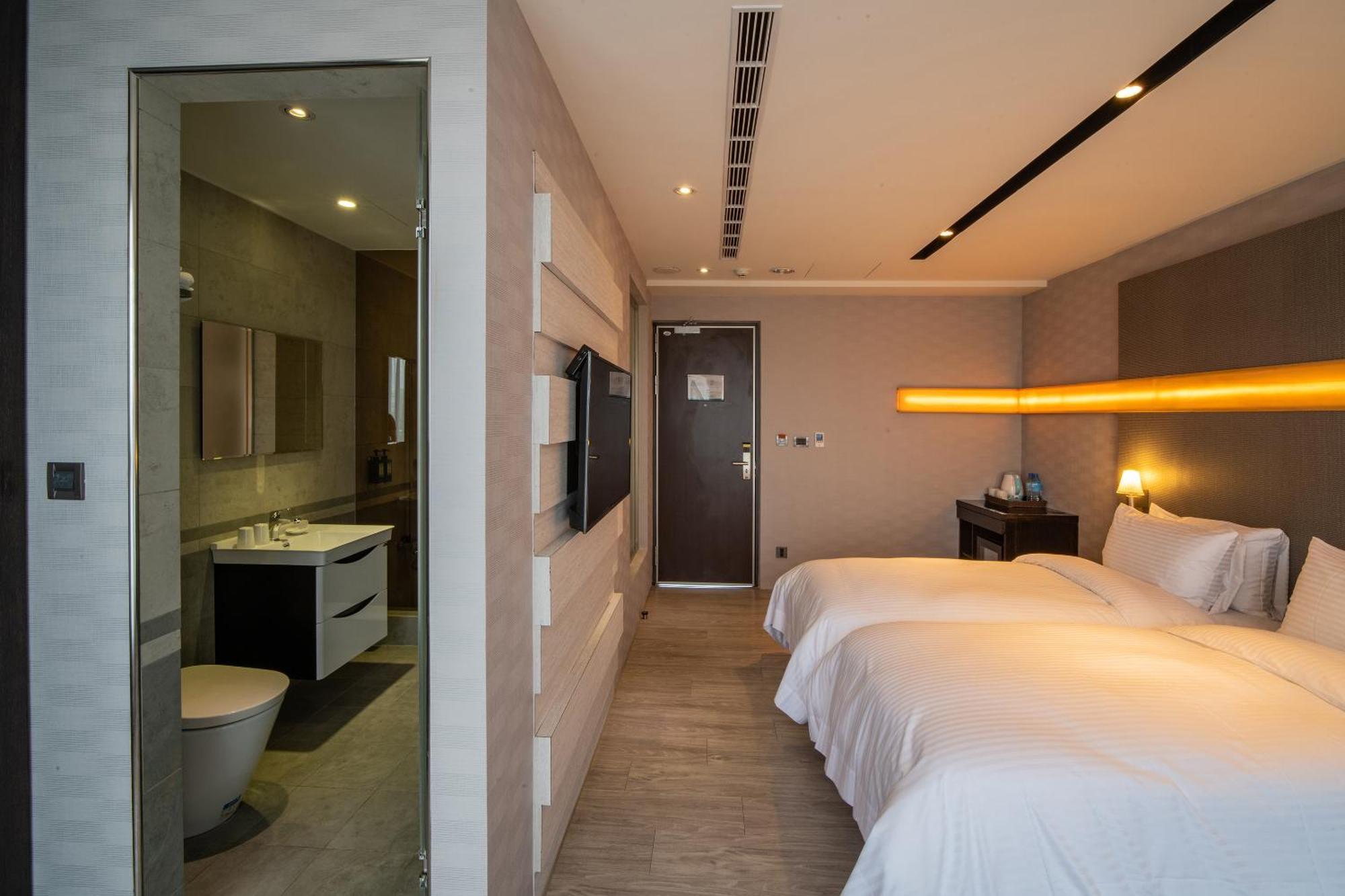 Fengjia Hotel Bell Тайджун Екстериор снимка