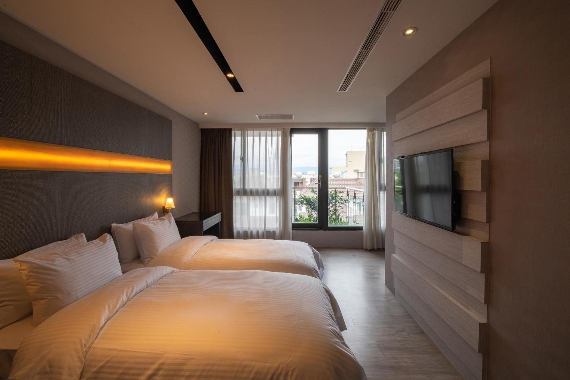 Fengjia Hotel Bell Тайджун Екстериор снимка