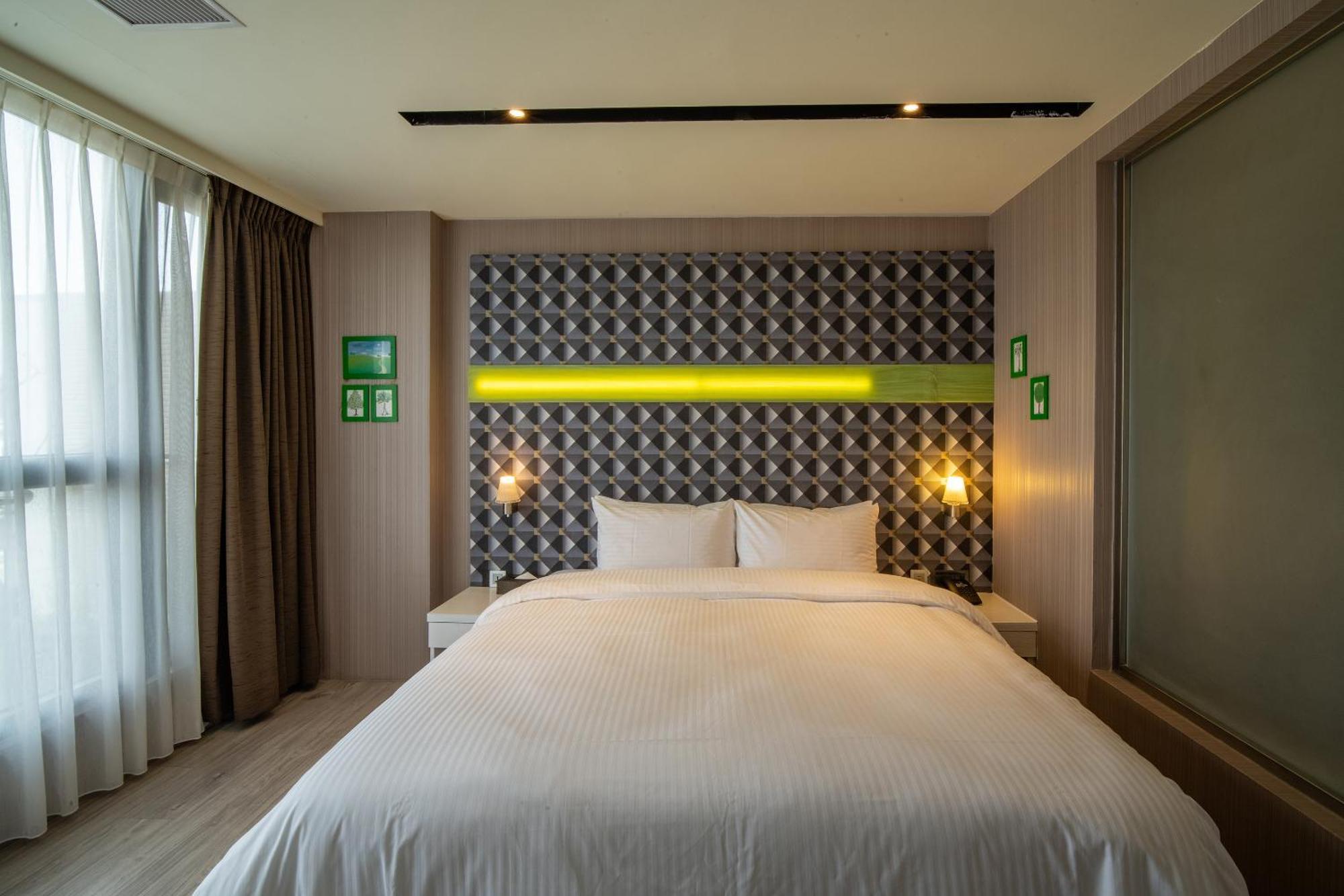 Fengjia Hotel Bell Тайджун Екстериор снимка