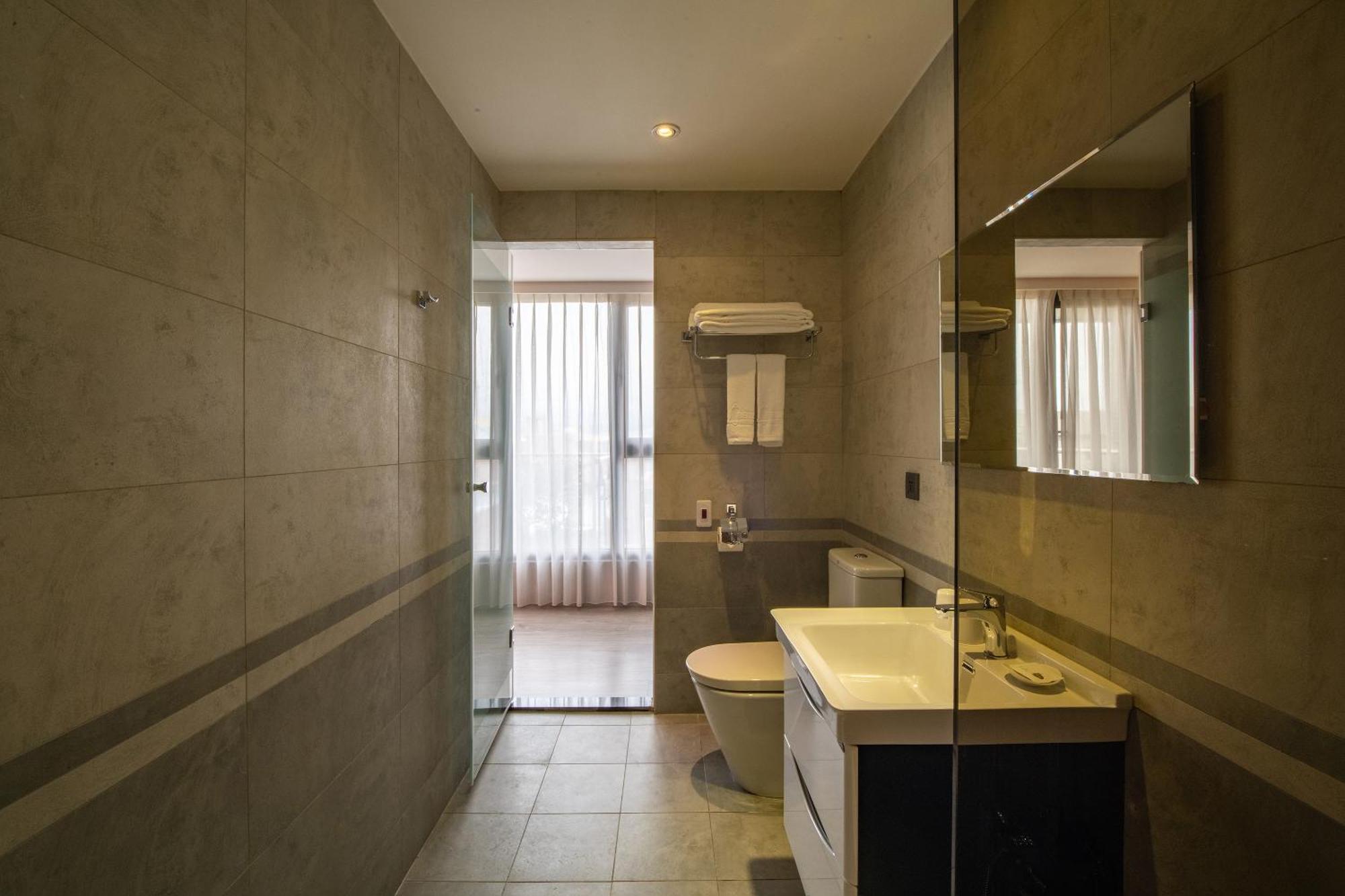 Fengjia Hotel Bell Тайджун Екстериор снимка
