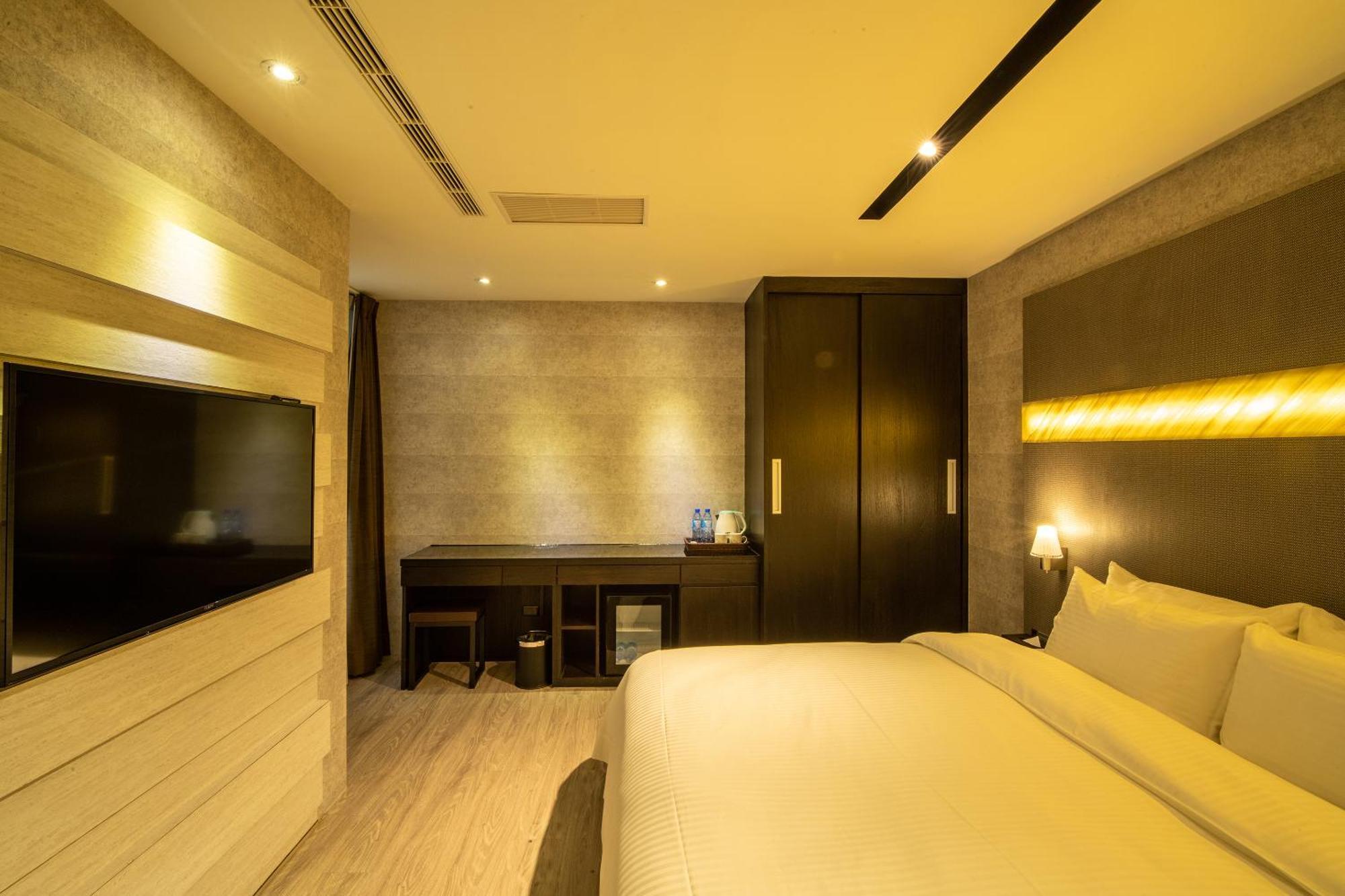 Fengjia Hotel Bell Тайджун Екстериор снимка