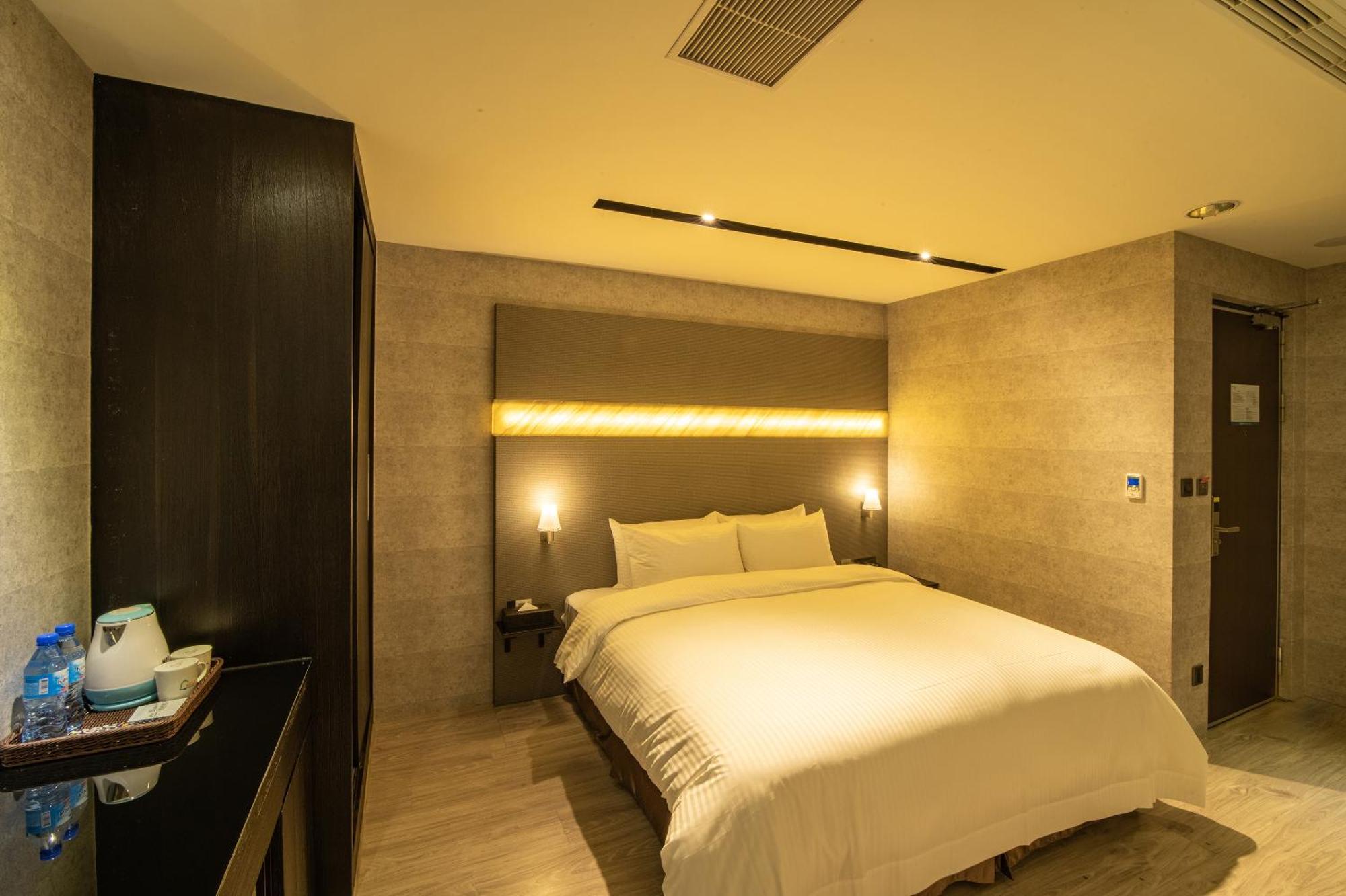 Fengjia Hotel Bell Тайджун Екстериор снимка