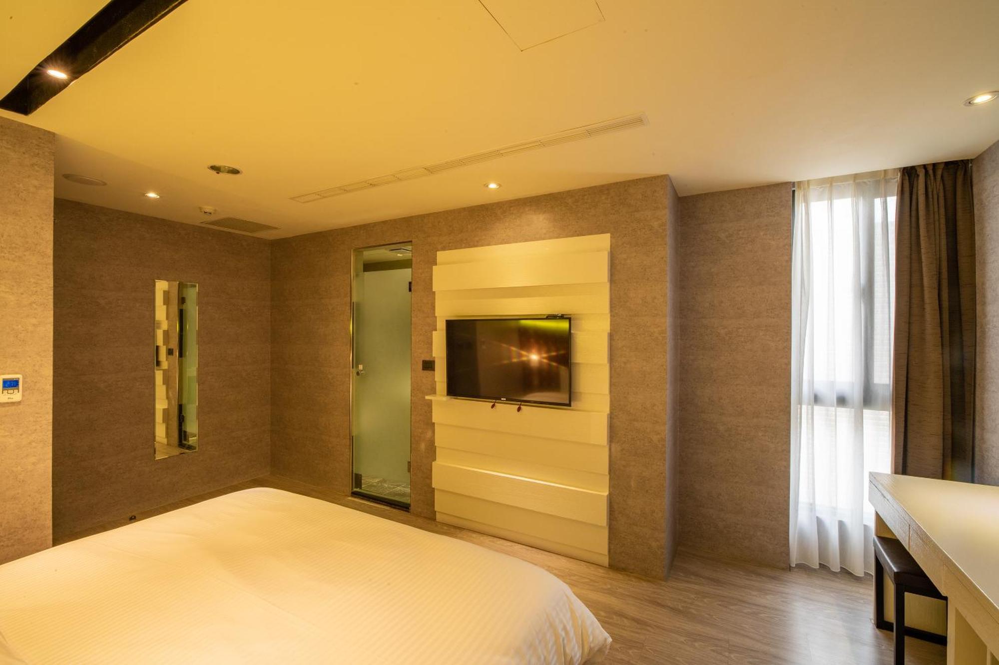 Fengjia Hotel Bell Тайджун Екстериор снимка