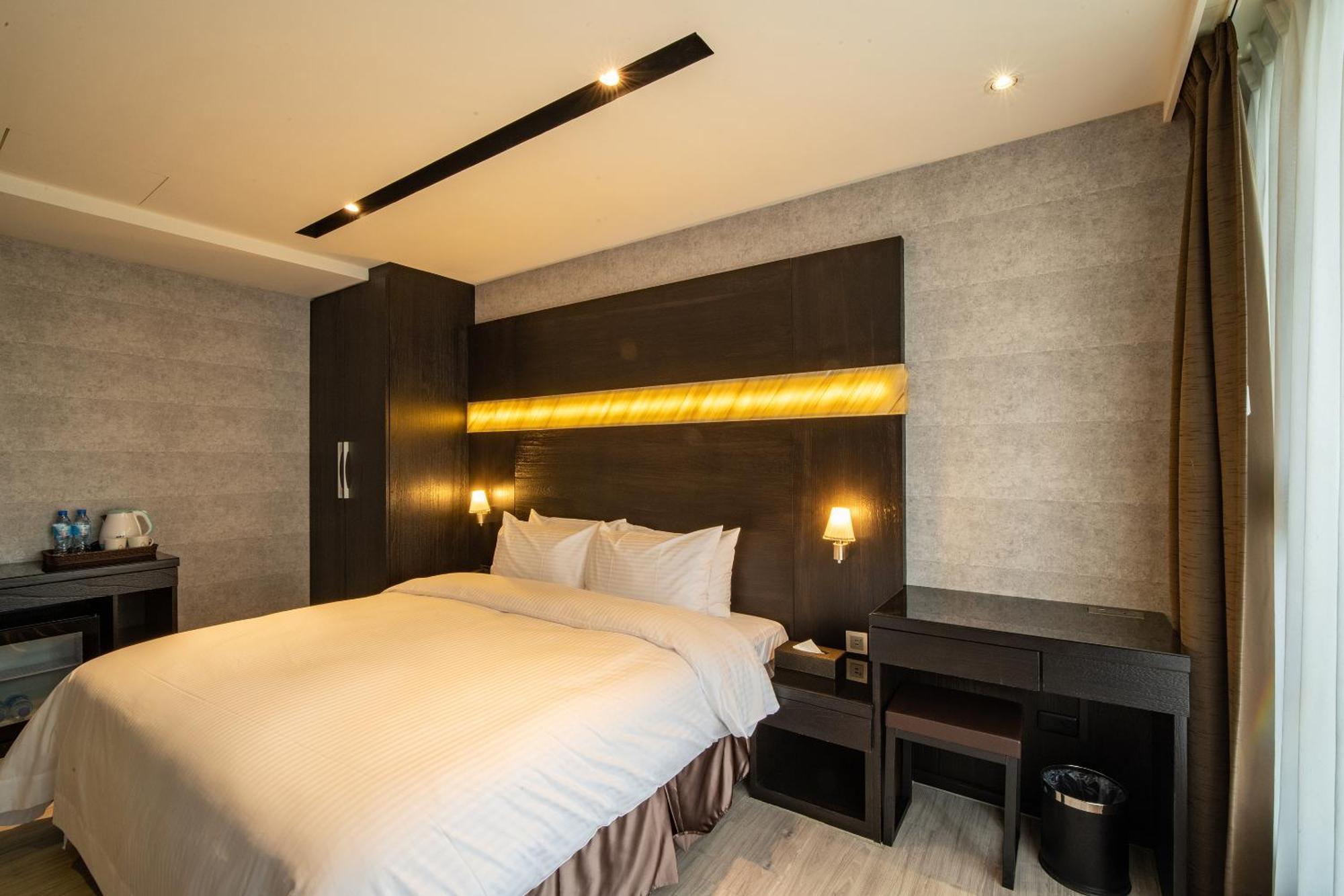 Fengjia Hotel Bell Тайджун Екстериор снимка