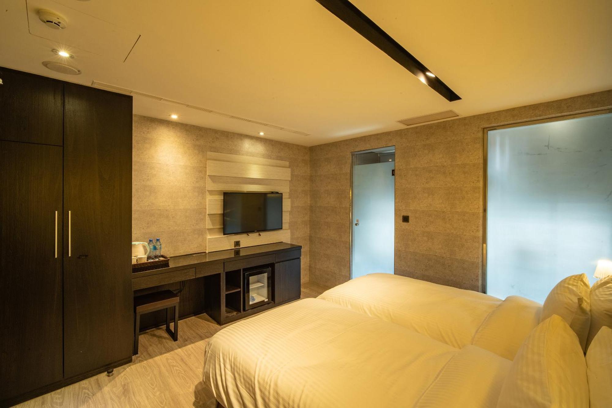 Fengjia Hotel Bell Тайджун Екстериор снимка