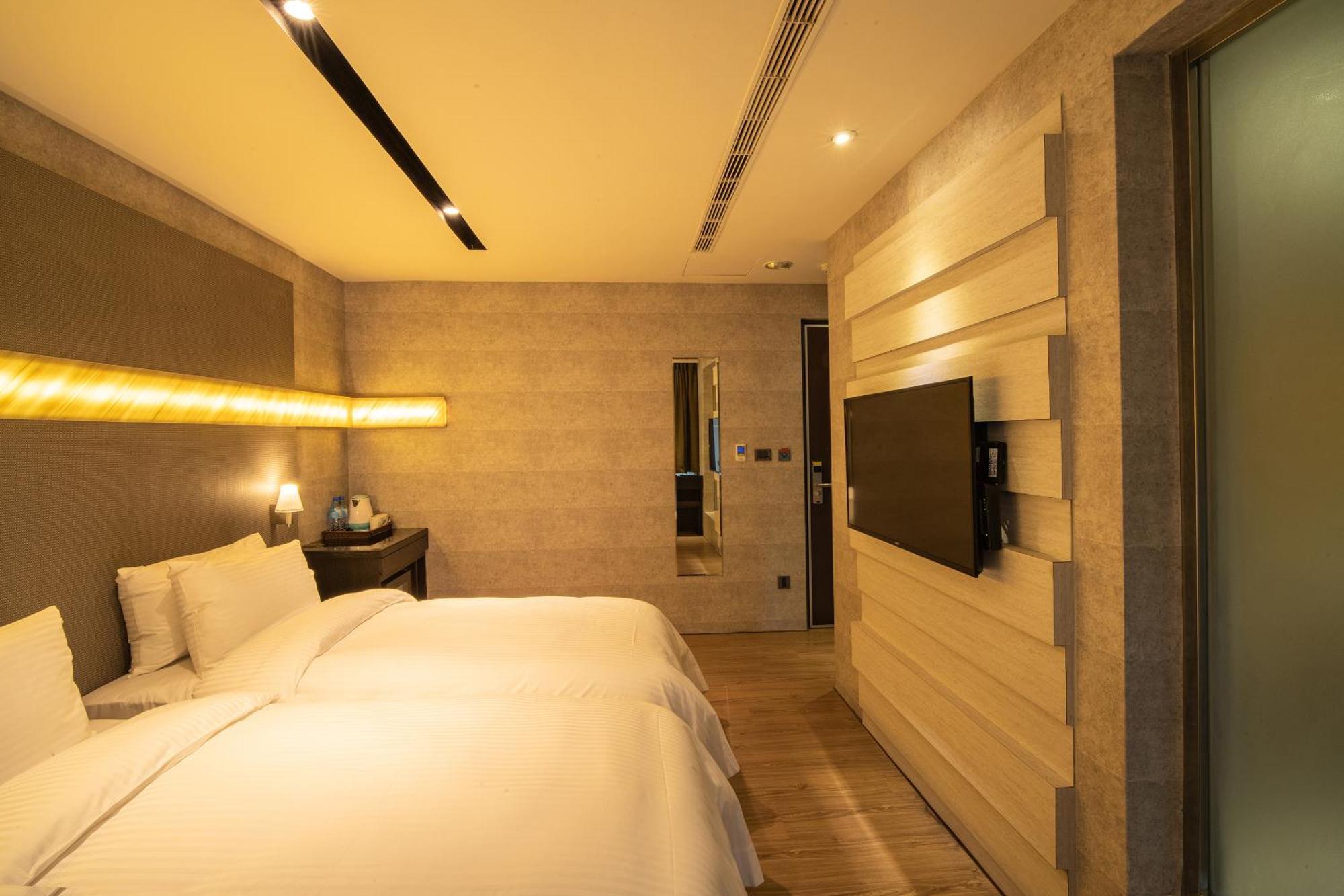 Fengjia Hotel Bell Тайджун Екстериор снимка