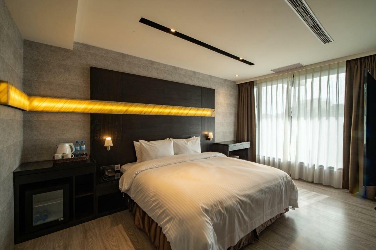 Fengjia Hotel Bell Тайджун Екстериор снимка