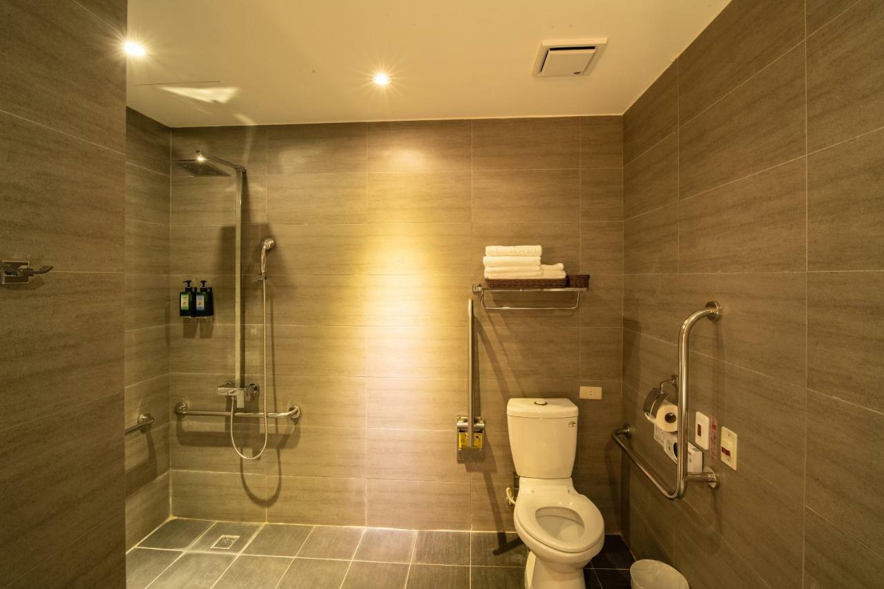 Fengjia Hotel Bell Тайджун Екстериор снимка