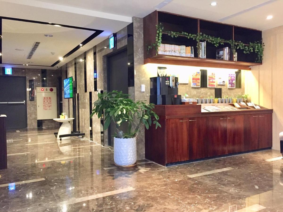 Fengjia Hotel Bell Тайджун Екстериор снимка